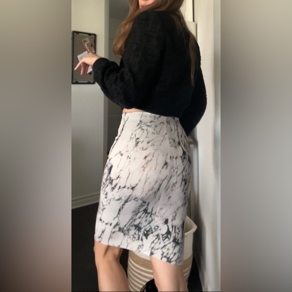 Marble like pencil white skirt - Picture 7 of 13